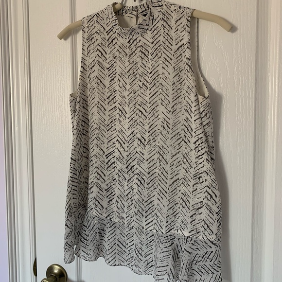 Ellen Tracy Cross Back Metallic Clip Shell - Picture 2 of 7